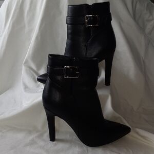 IDIFU Black Heeled Boots with Stiletto Heel and Buckle Straps
